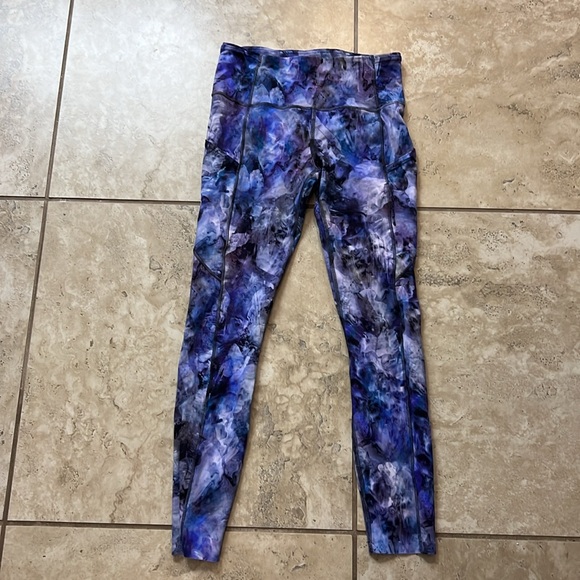 Lululemon Fast and Free High-Rise Tight 25" SIZE 6
Chromasphere Multi Blue - Picture 6 of 15